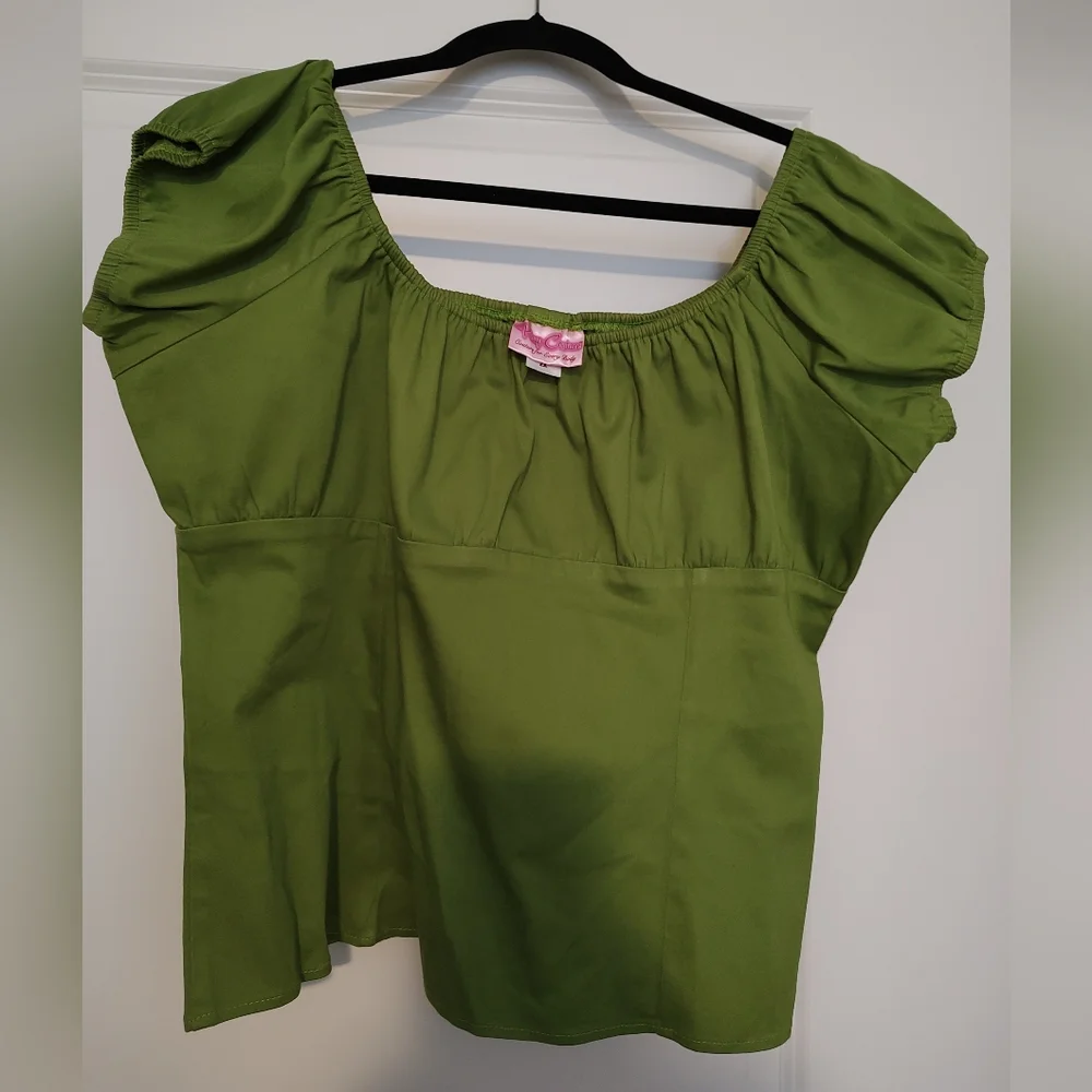 Pinup Girl Peasant Top - Picture 2 of 4